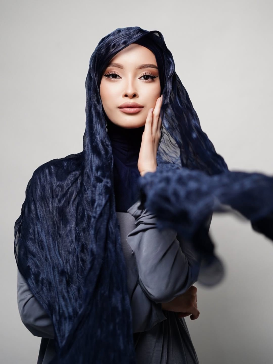 Nour Shimmer Wavy Hijab
